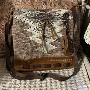 COPY - Idyllwind Crossbody bag. Leather strap and bottom, detachable fringe key…